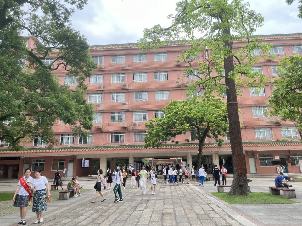 广雅中学今年招生人数为近年来最多,校长:考生可大胆报考