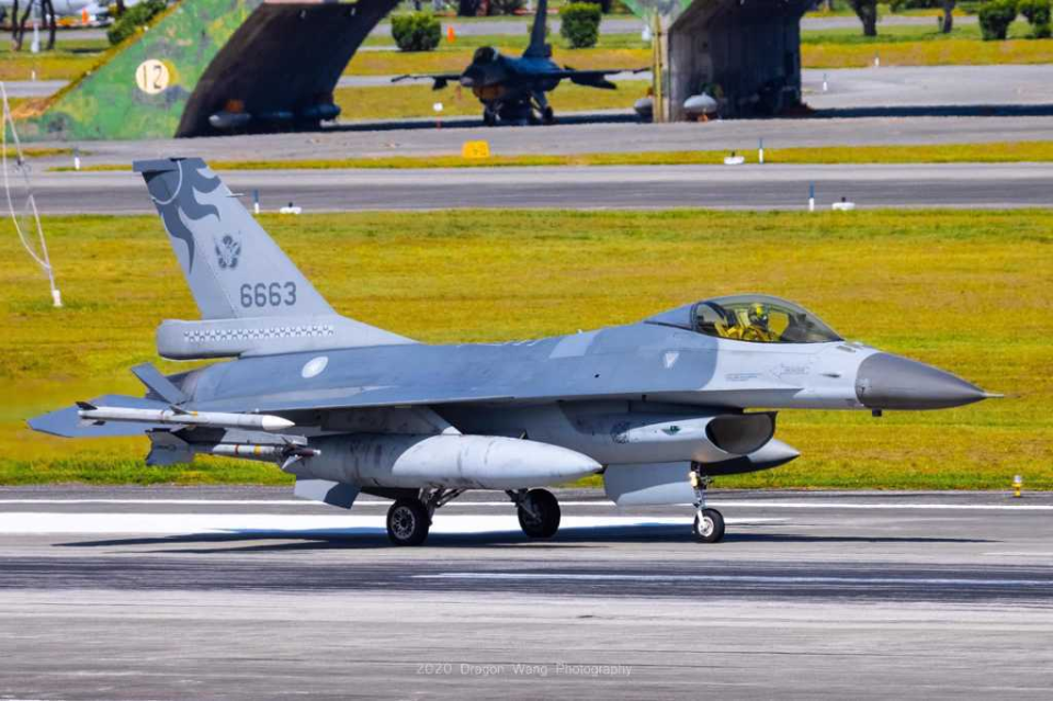 台湾f16战机图片