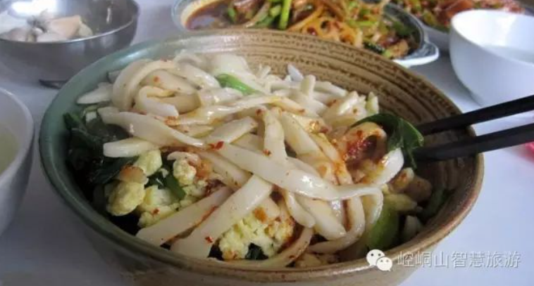 灵台油糕,驴蹄面等等有地道的庄浪暖锅,饸饹面垂涎三尺一点都不夸张