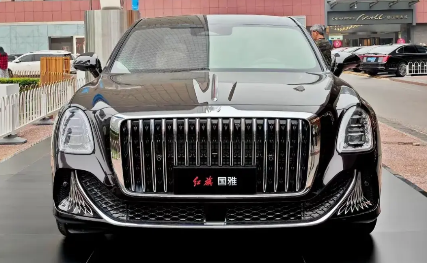 入门110万!一汽红旗"国雅"抵店实拍,将对标迈巴赫