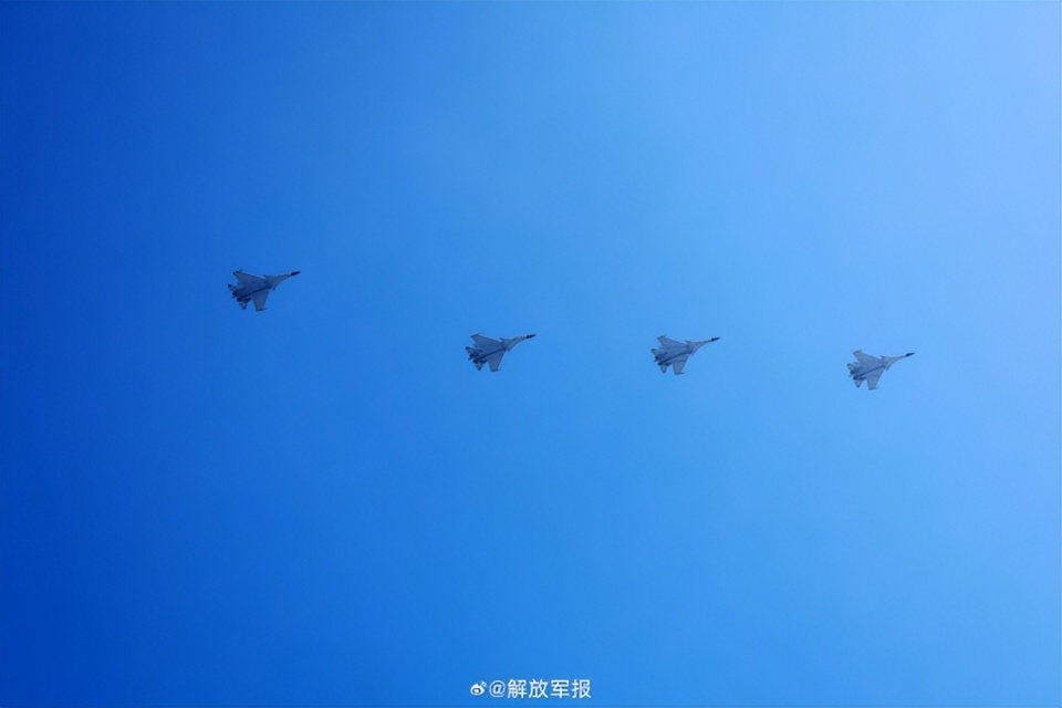 转发共赏！带你看战机训练酷图_腾讯新闻