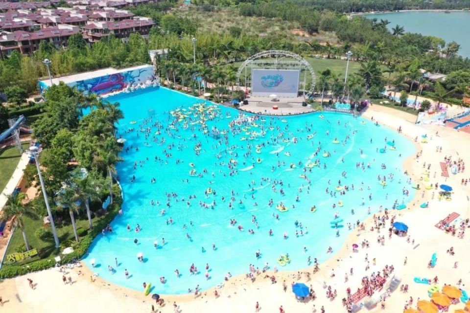 红河水乡国庆黄金周期间,弥勒城区的特色小镇红河水乡成为很多市民