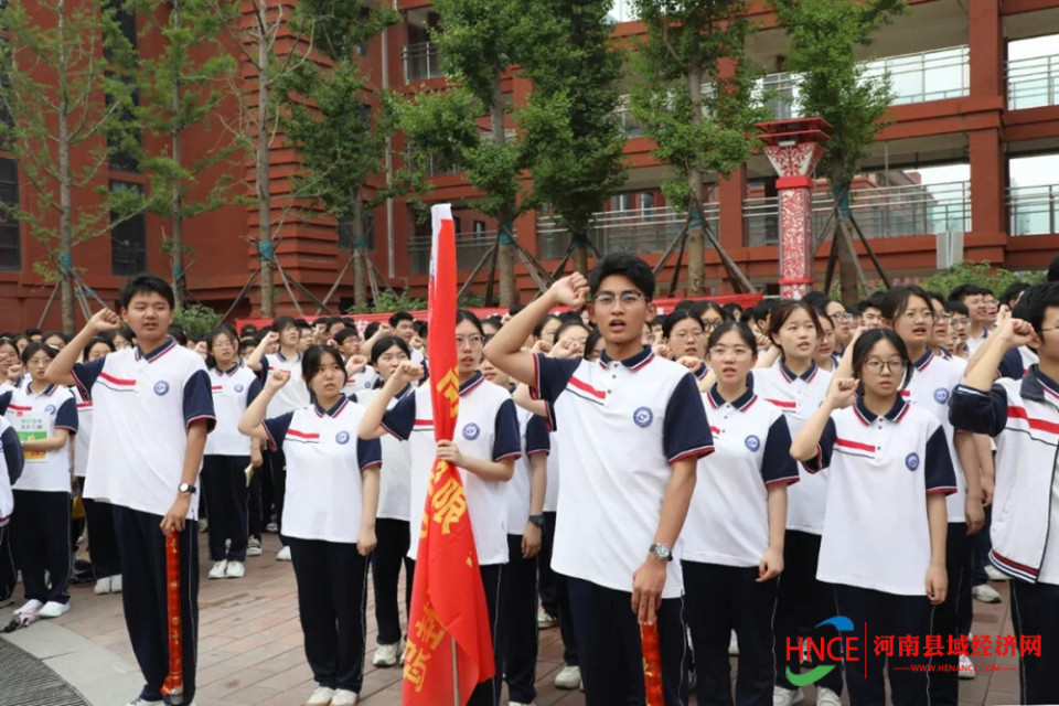 商丘市第一中学校服图片