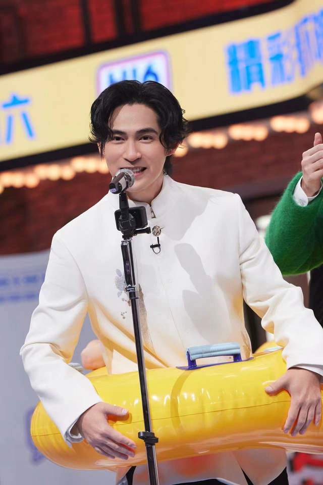 《另一种蓝》剧组做客《你好,星期六》,宋茜周渝民陷卧底风波?