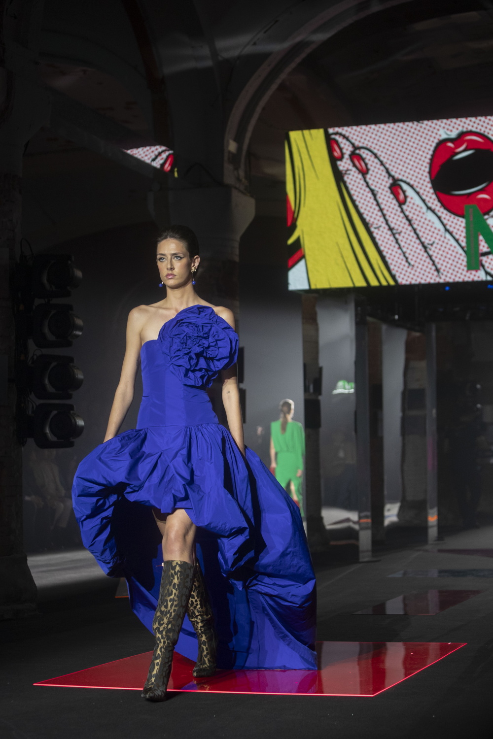 巴塞罗那080时装周掠影_腾讯新闻