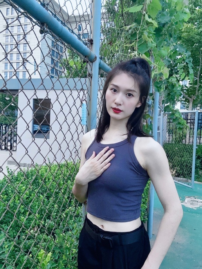 河北女篮球员郭子瑄发博晒个人照-腾讯新闻
