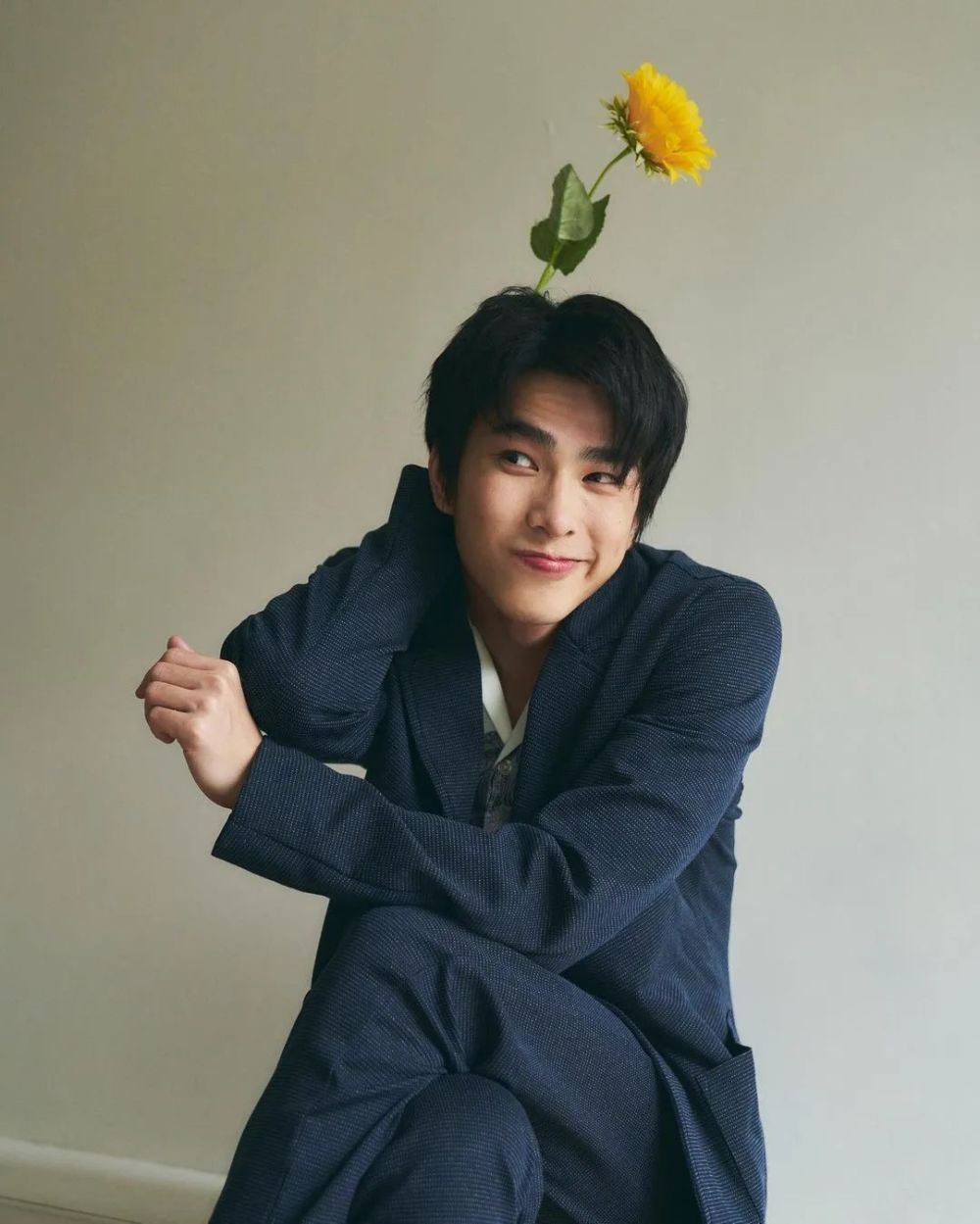 《不良执念清除师》主演曾敬骅杂志大片,25岁星途灿烂_腾讯新闻