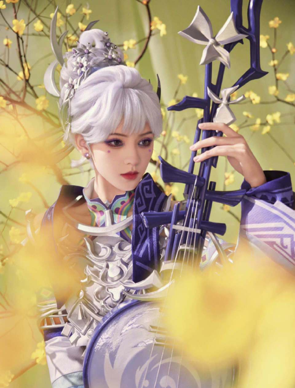 张予曦新cos出圈!黑丝玉足超诱惑,魔女造型美哭,不愧是建模脸