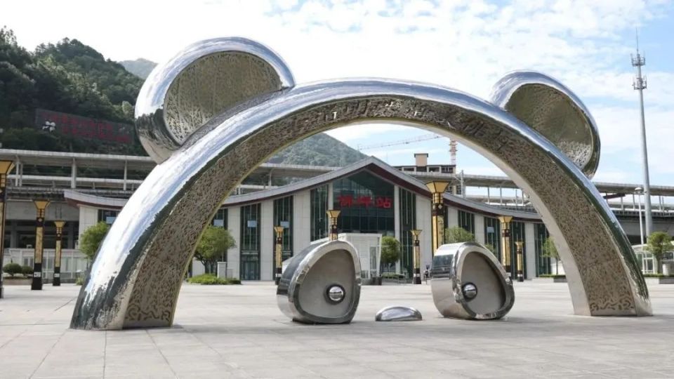 京昆高速佛坪段西成高铁在县城设站今有108国道,西汉高速公路穿境而过