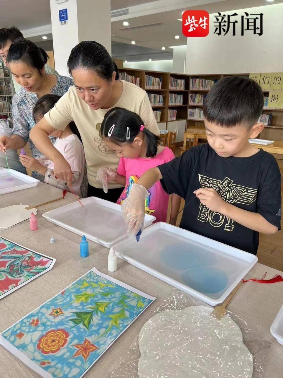 开拓视野锻炼动手实践能力苏州相城黄桥街道开展非遗艺术水拓画主题