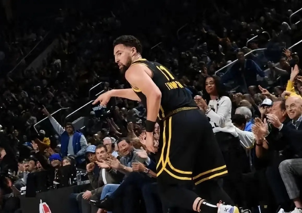 可怜勇士第三节只拿21分被步行者打懵库里被哈利魔法拿捏