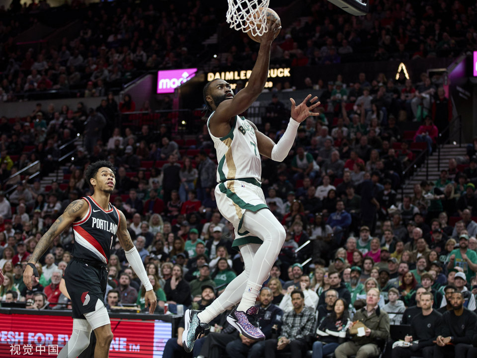 50胜首队绿军大胜开拓者塔图姆500场里程碑双探花53分