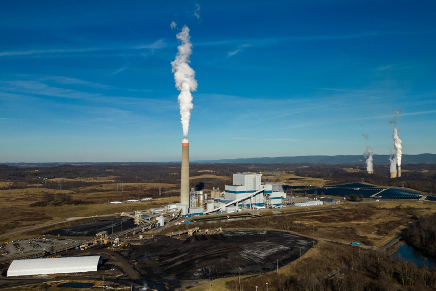 今年二月,在西弗吉尼亚州梅兹维尔的朗维尤电站可以看到一堆煤炭