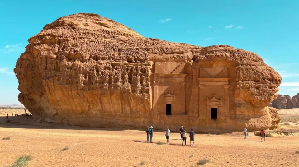 图/沙特文旅局官网拉赫马清真寺这个建在水上的清真寺,位于风景如画的