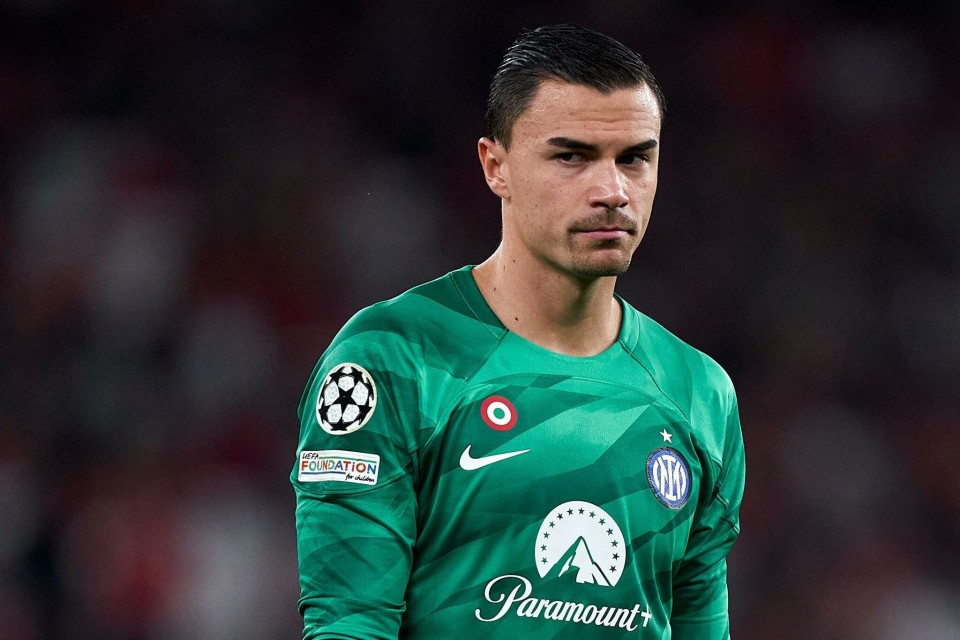 意天空:意甲升班马科莫队有意27岁意大利门将奥代罗