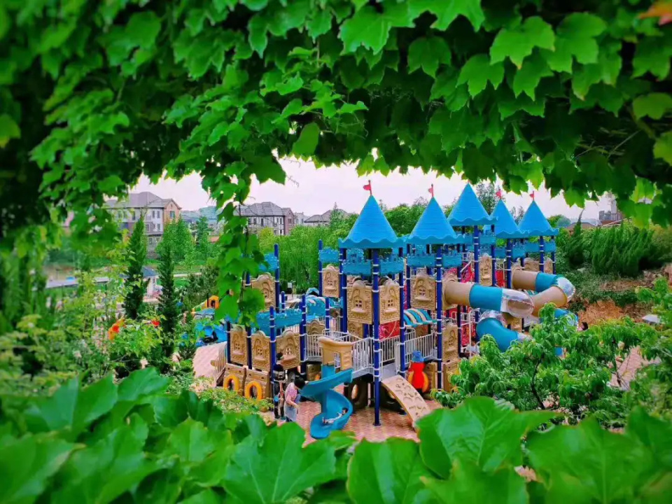 百福香园乡缦草莓乐园涵盖果蔬采摘,儿童休闲,游乐设施,文创手作,自助