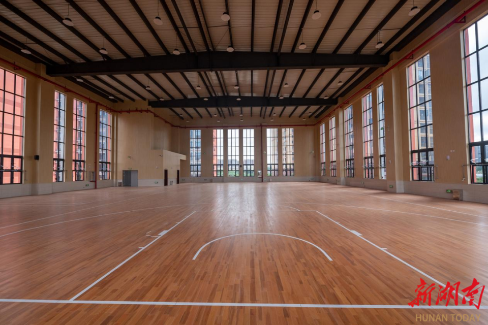 长沙市玉潭雅德高级中学室外田径场长沙市玉潭雅德高级中学位于长沙