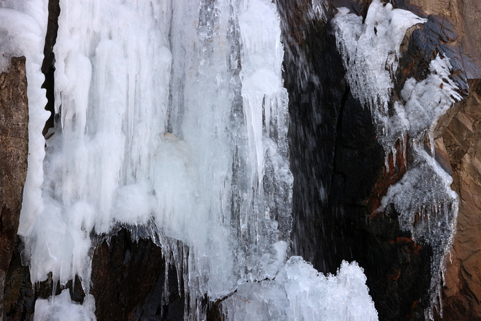 动人心魄冰瀑美景扑面来