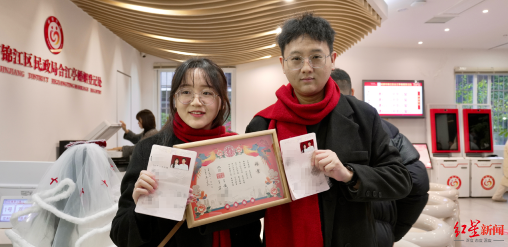 成都元旦掀起跨城领证热潮，凭结婚证还有酒店、文旅、商圈福利_腾讯新闻