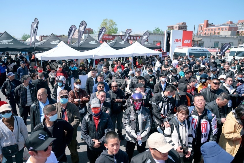 还安排了摩托车整车大奖——一共7辆整车,分别是由北京豪爵赞助的2022