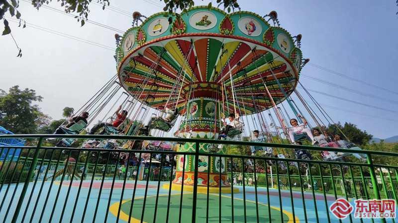 福州儿童公园地址 : 福州市晋安区新店镇新园路100号小朋友们畅游动物