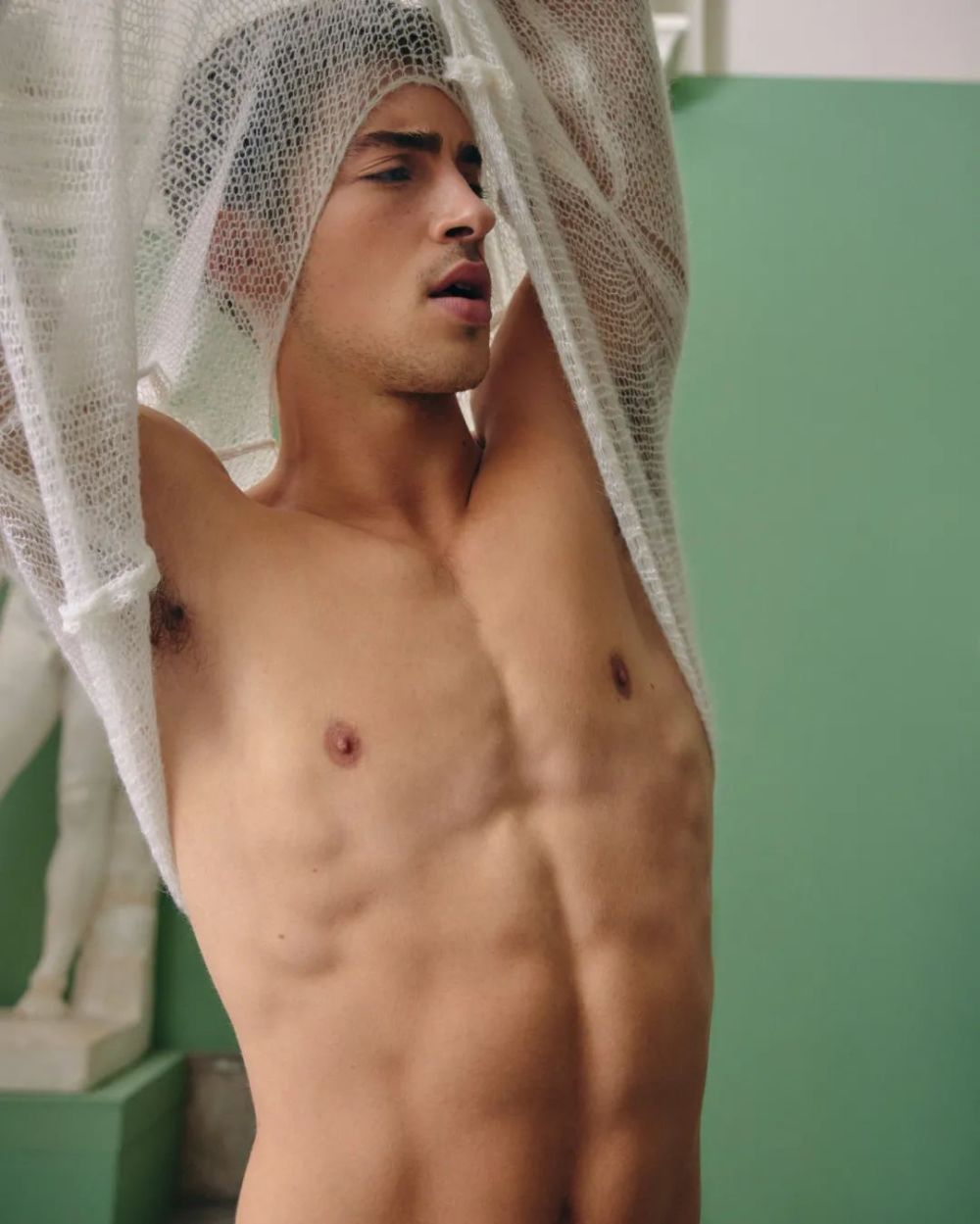 《名校风暴》西班牙帅哥马努·里奥斯,时尚新宠双眸电力十足_腾讯新闻