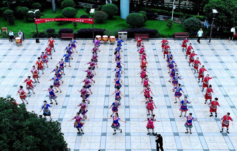 平坝区举办"舞动中国99唱响平坝"大型广场舞展演活动