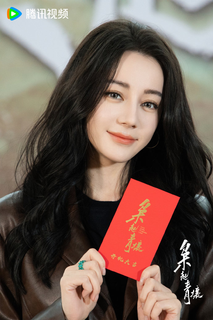 迪丽热巴新剧开机晒美照,嘟嘴卖萌甜如少女,和黄景瑜再传绯闻_腾讯