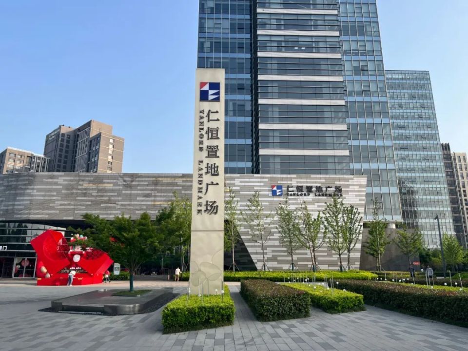 项目最初定位是南京首家滨江商业综合,也是江心洲首个大型城市级