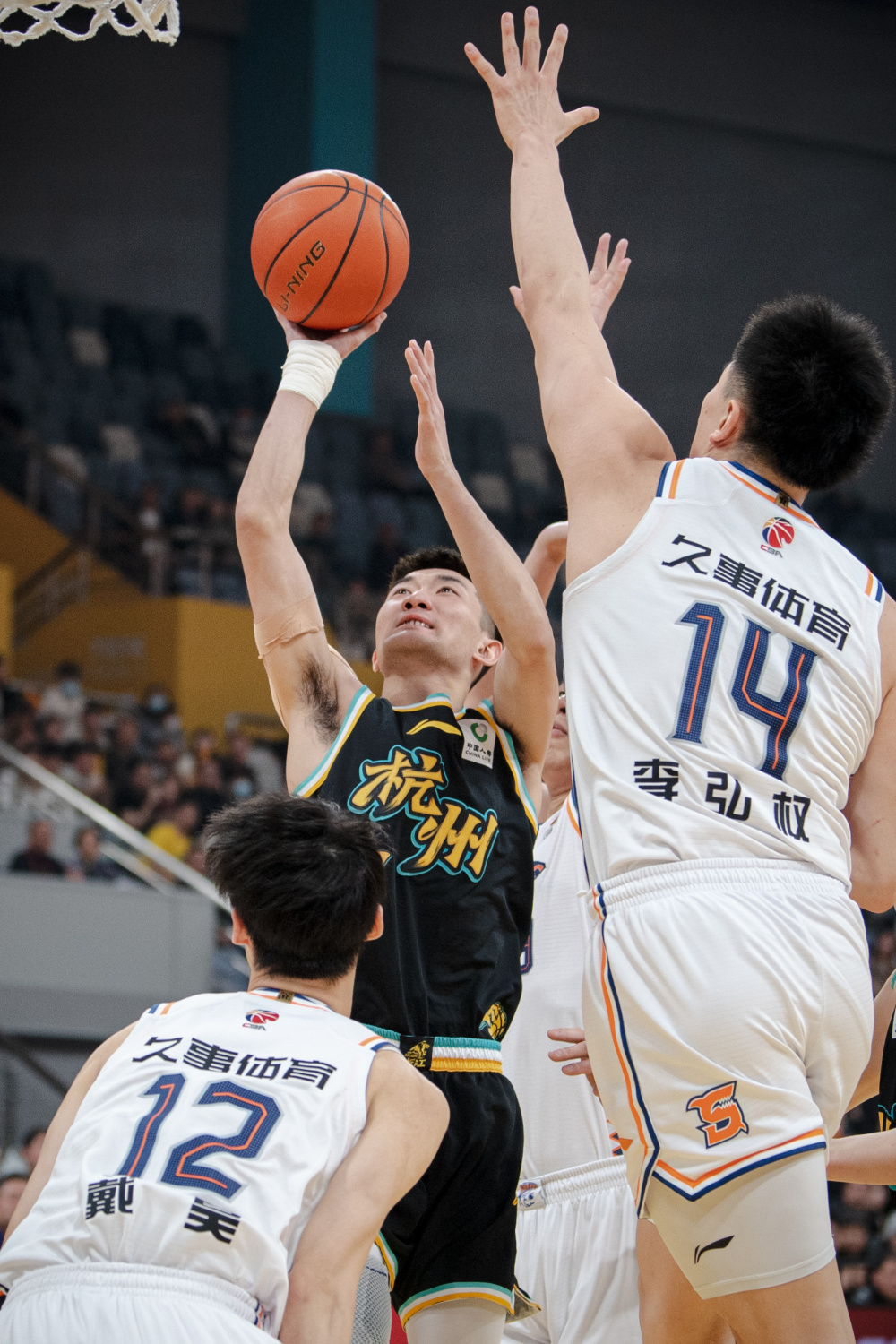 篮球cba常规赛上海久事胜浙江东阳光药