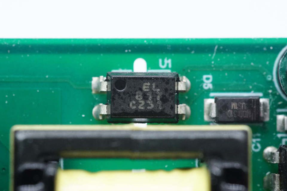 亿光el817光耦用于输出电压反馈.两颗输出滤波电容规格为1000μf16v.