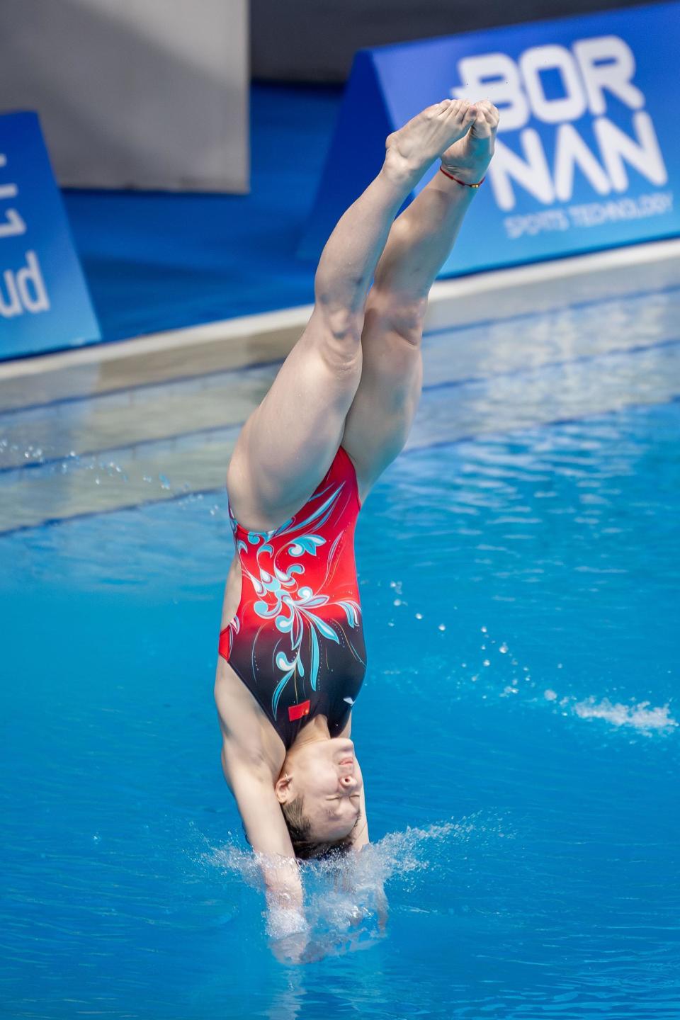 杭州亚运会广东选手陈艺文女子3米跳板摘金