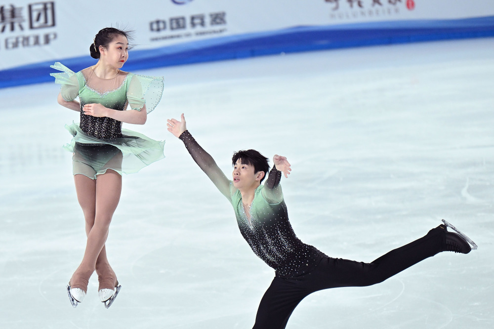 花样滑冰公开组双人滑短节目赛况