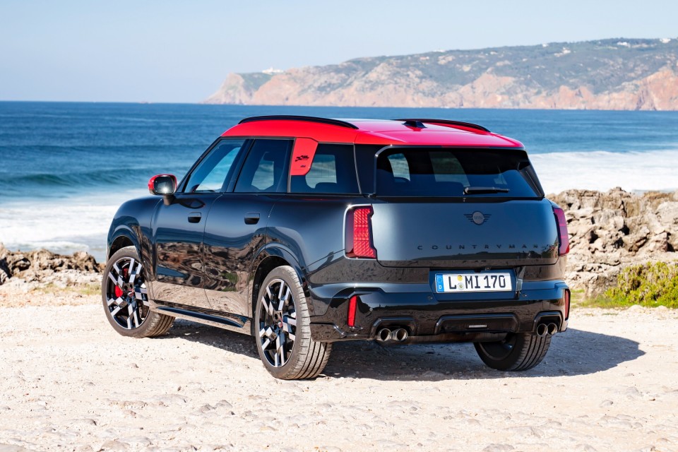 98万元起,全新mini jcw countryman上市,性能与实用兼顾_腾讯新闻