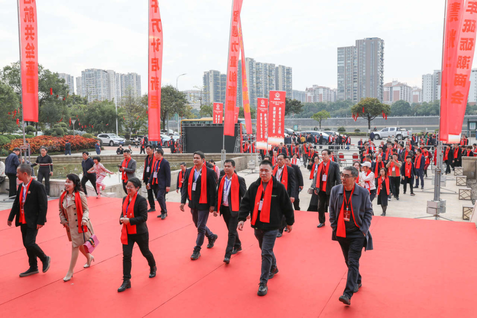 梅州市潮汕商会举行十周年庆典大会