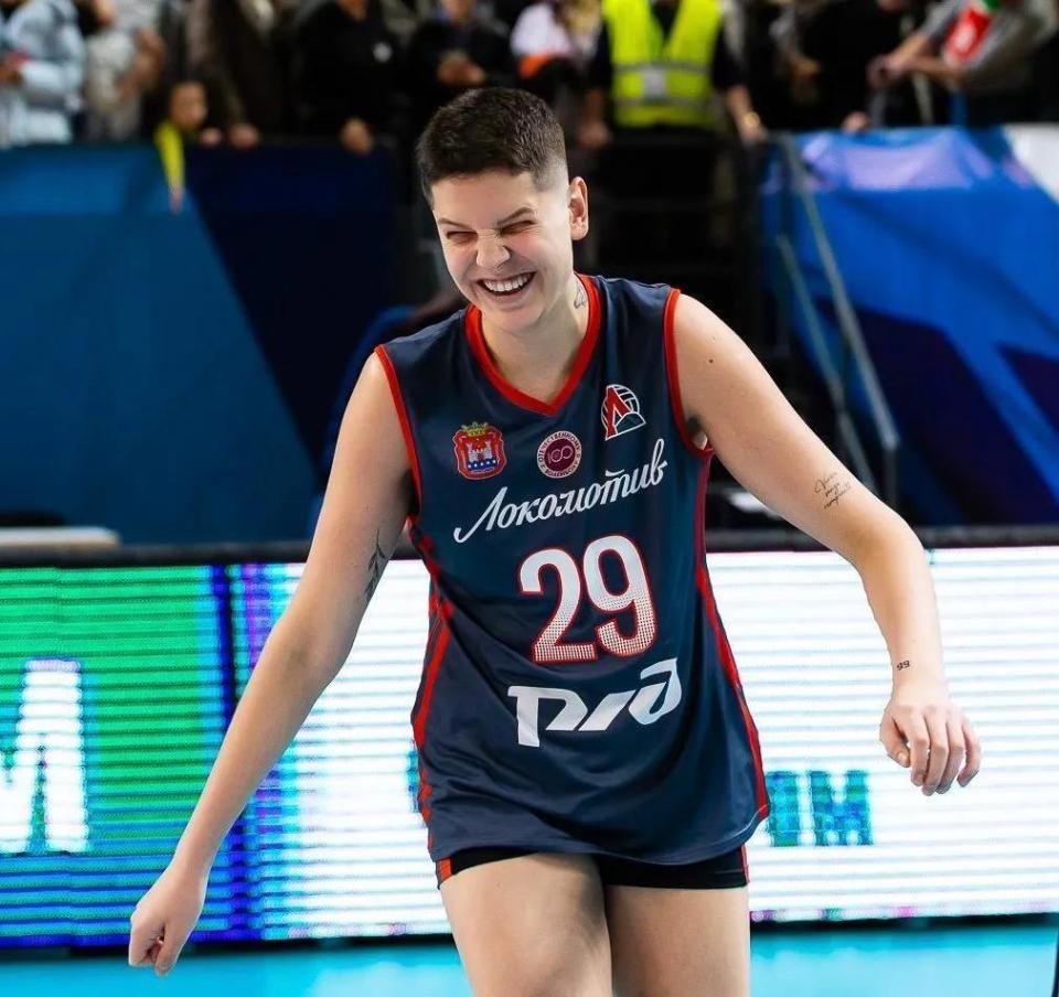 值得一提的是,这场比赛土耳其接应卡拉库尔特打破个人单场得分记录,拿