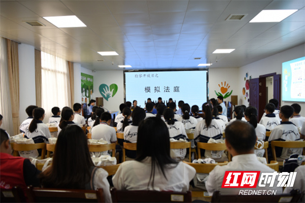 6月5日,醴陵市检察院邀请渌江中学师生和家长代表,市政协,市教育局,团