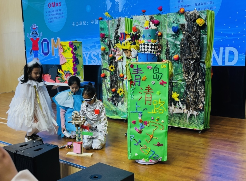 我们放弃了市赛运用的装置,反复进行推敲,重新设计了一款联动装置