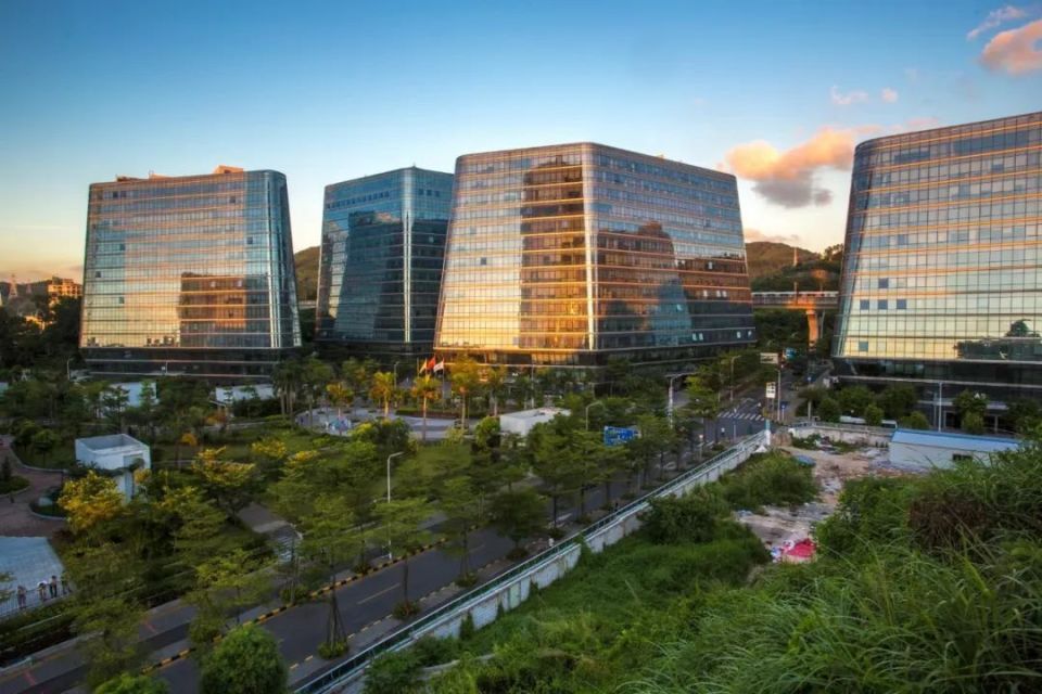 今年的政府工作报告提出,大力推进现代化产业体系建设,加快发展新质