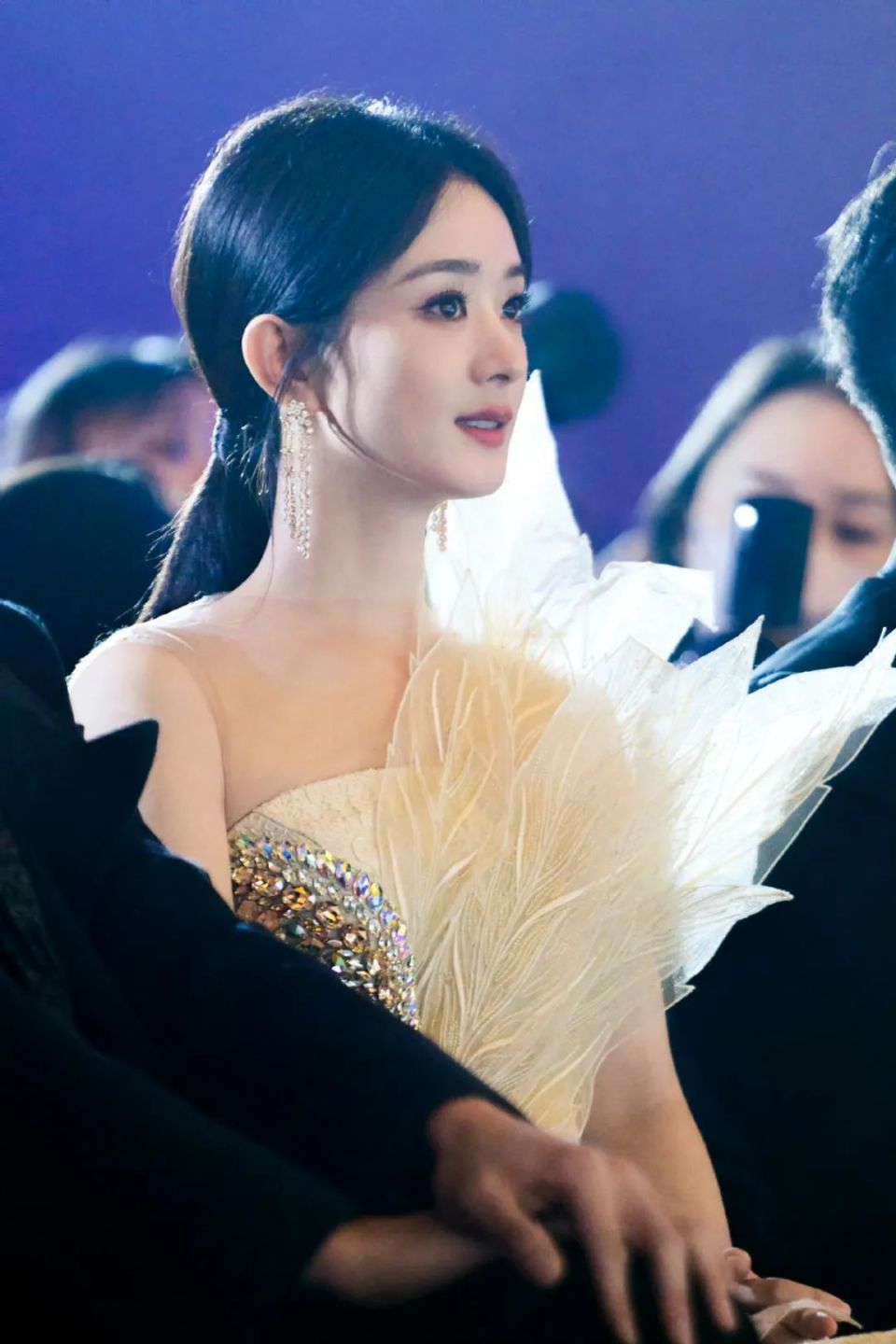 圆脸不能靠遮赵丽颖的露耳发才是正解