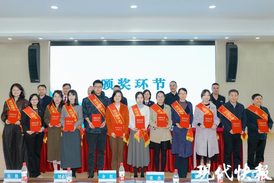 南京市科利华中学紫金分校副校长朱明和南京市玄武区法院副院长潘溪