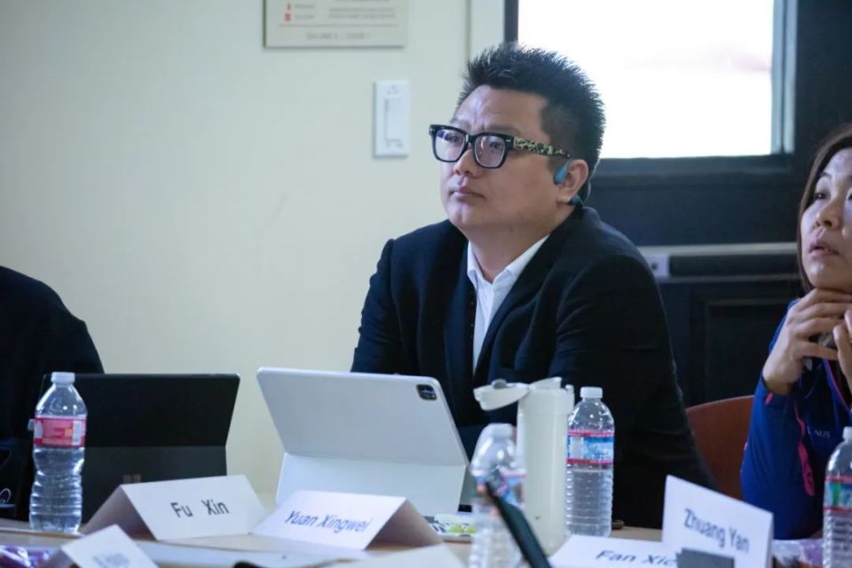 机缘巧合下,一位曾负责在京东印尼招商的师姐向他介绍了国大中文emba