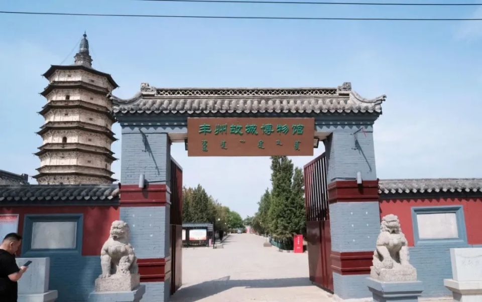 景区一瞧离着老远就能看到高耸的白塔所以我把它推荐给只想静静拍照的
