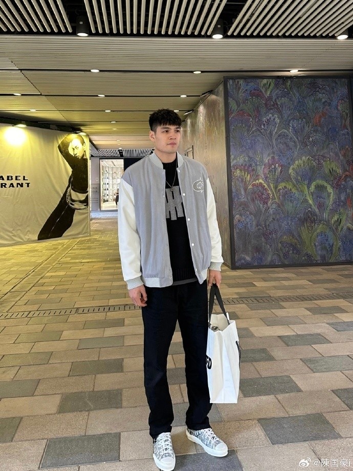 男模气质陈国豪晒日常帅气穿搭生活碎片