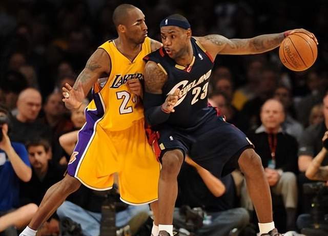 23vs24詹姆斯与科比交手22次老詹场均287科比表现如何