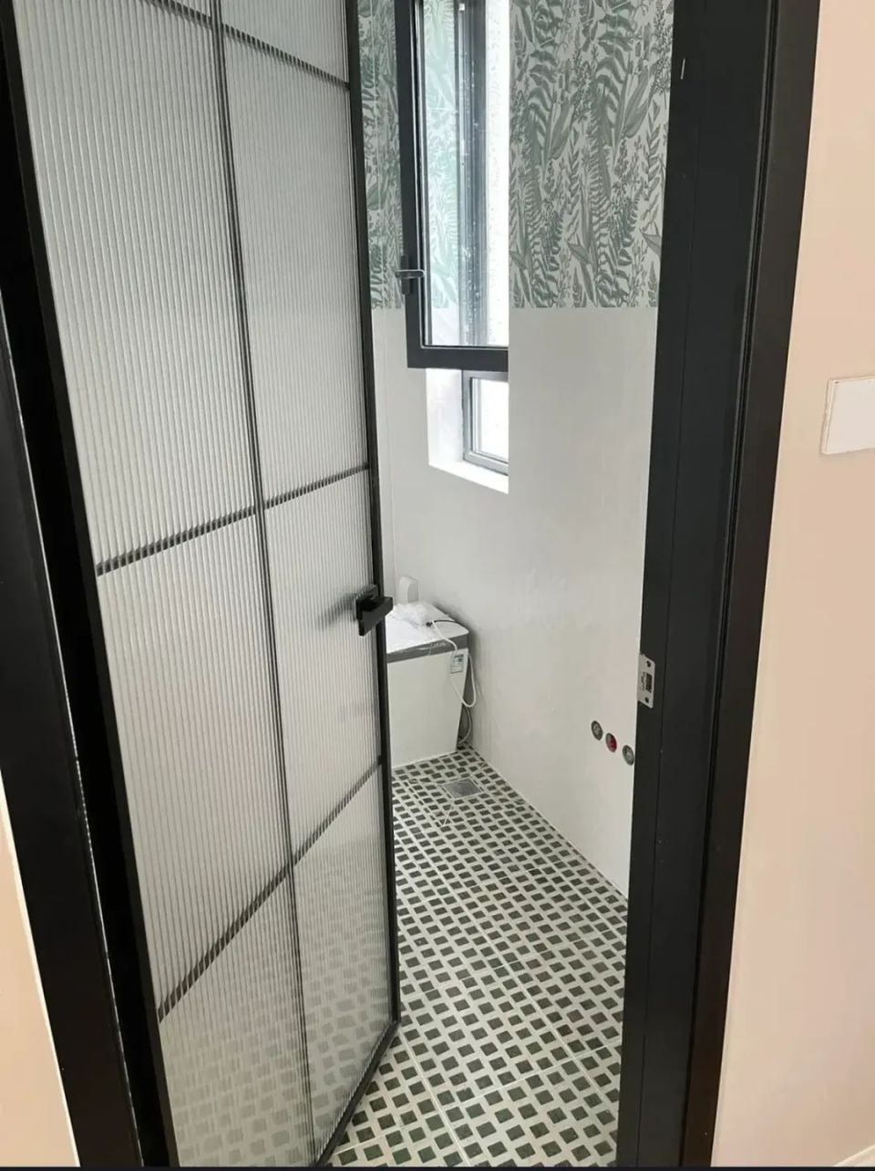 卫生间安装哪种材质的门既不影响使用寿命同时还彰显高级感满满呢?