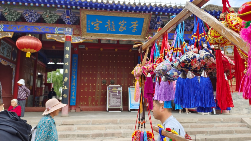 李氏名人紀念館,魁星樓,佛教大雄寶殿,道教三清殿等特色景點)—威遠樓