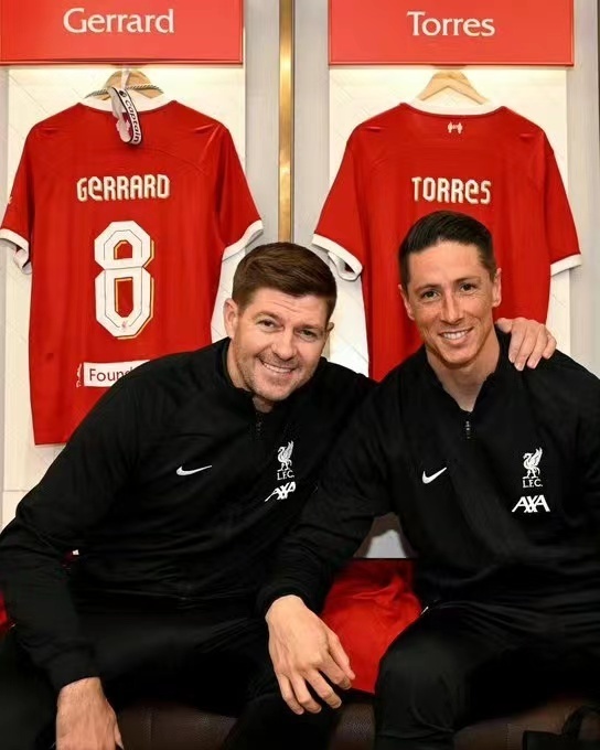 40岁托雷斯进球了更衣室和杰拉德合影球迷的青春都去哪了