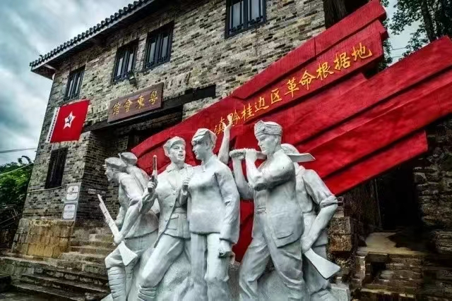 粤东会馆那能乡甘帮红军洞产业发展富宁种植八角已有300年历史,是全州