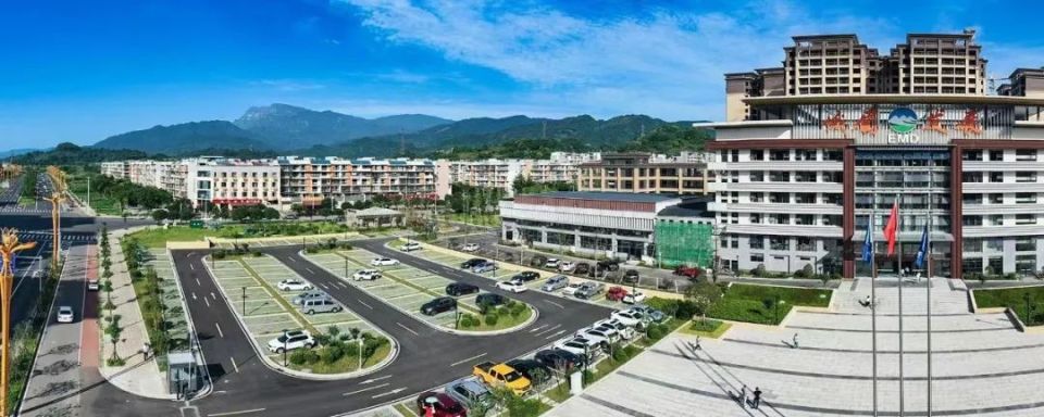 端午小长假  峨眉山接待游客8万余人次